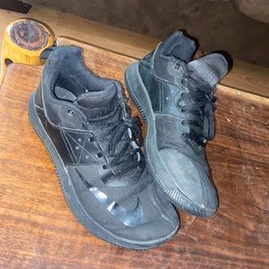 Men’s Nike tennis shoes